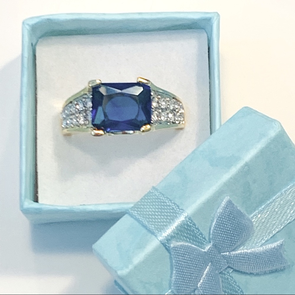 💙🆕 Plated Gold Ring with Blue Gemstone